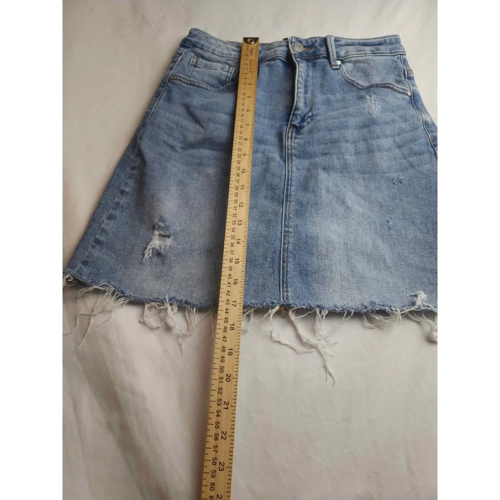 Risen Jeans Distressed Denim Mini Skirt Medium Wash Raw Hem Womens‎ Size M